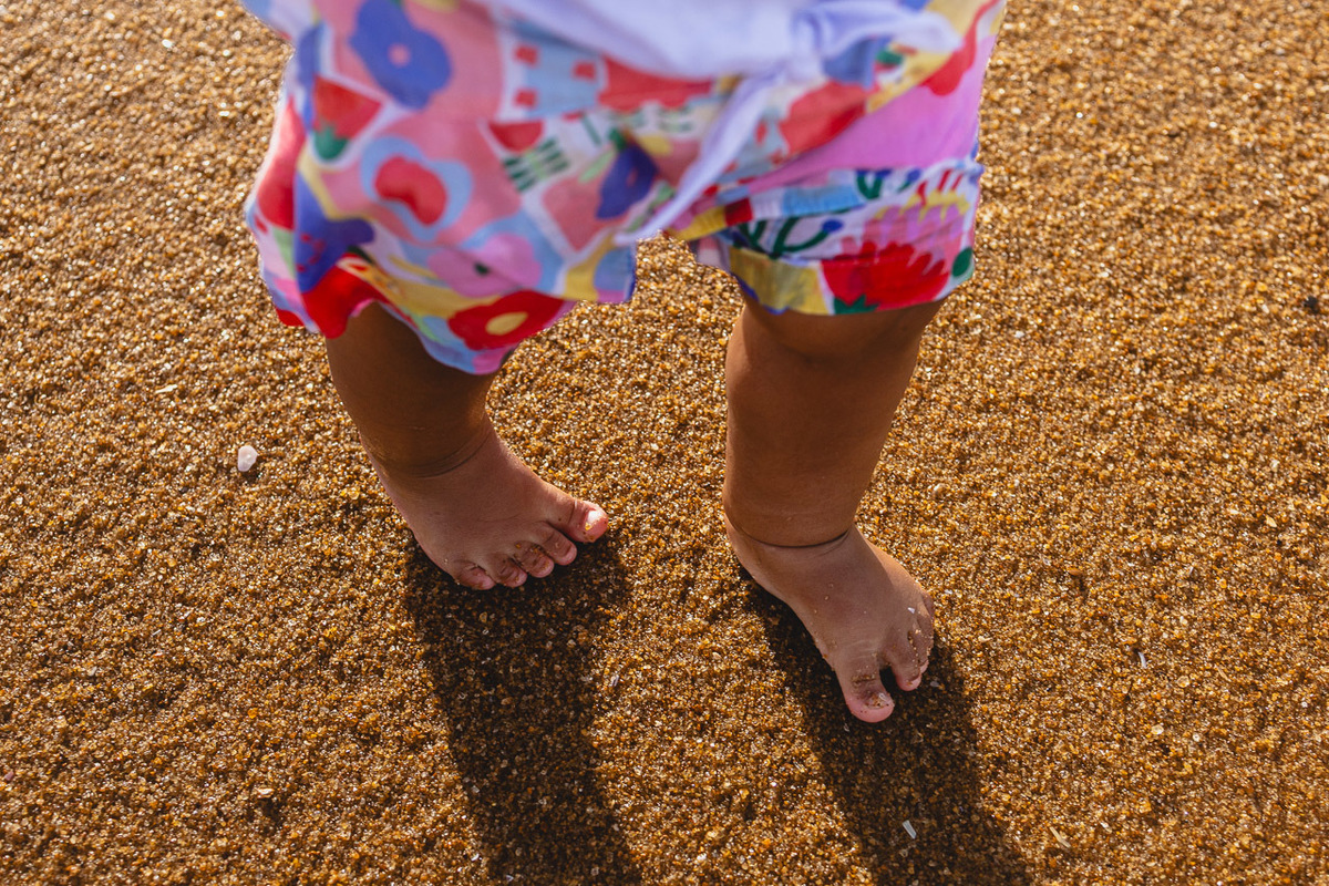 acompanhamento de bebê, abraço na alma, alan smyth fotografo são mateus es, ensaio de bebê, ensaio em casa, ensaio intimista, fotografia afetiva, fotografia de familia,  fotografia de familia sao mateus es, pais de menina, jornada de bebê, ensaio de 1 ano