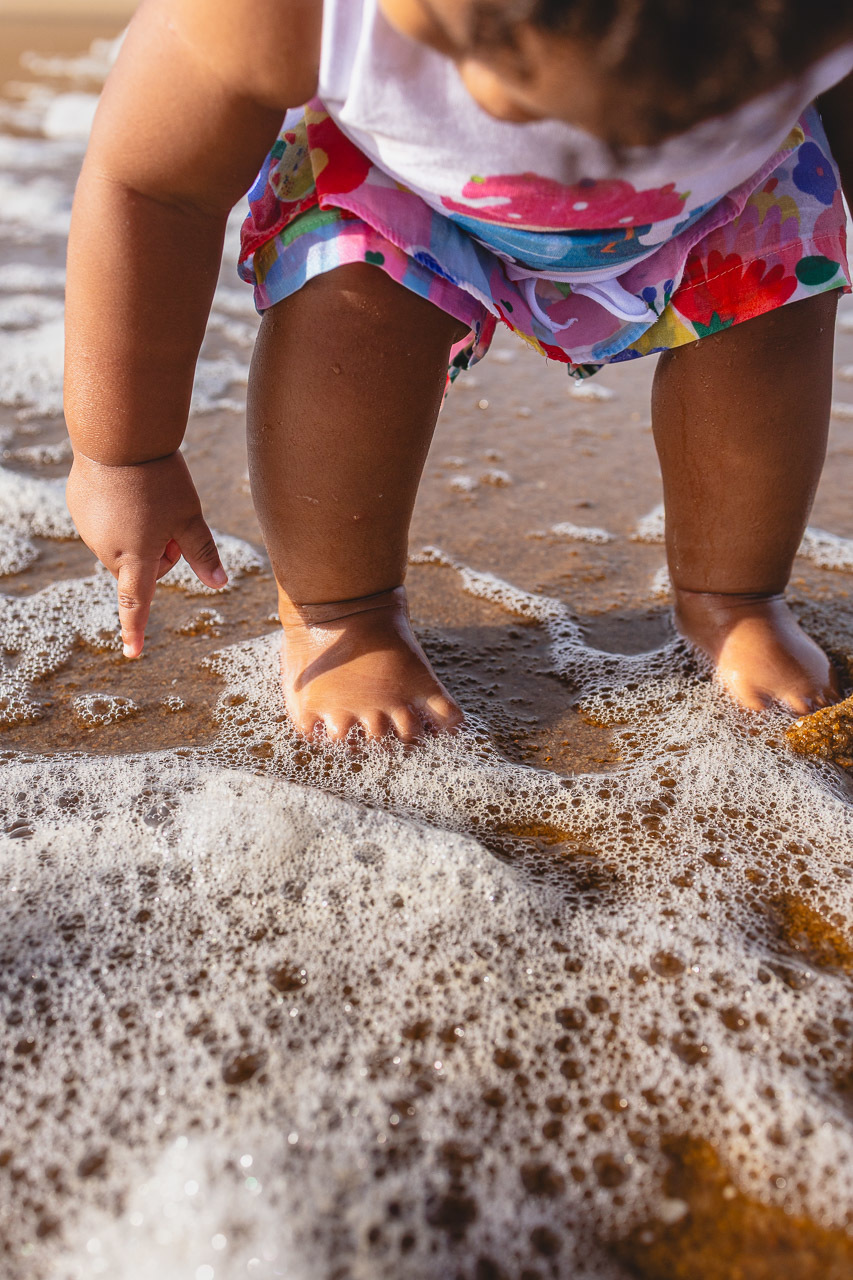 acompanhamento de bebê, abraço na alma, alan smyth fotografo são mateus es, ensaio de bebê, ensaio em casa, ensaio intimista, fotografia afetiva, fotografia de familia,  fotografia de familia sao mateus es, pais de menina, jornada de bebê, ensaio de 1 ano