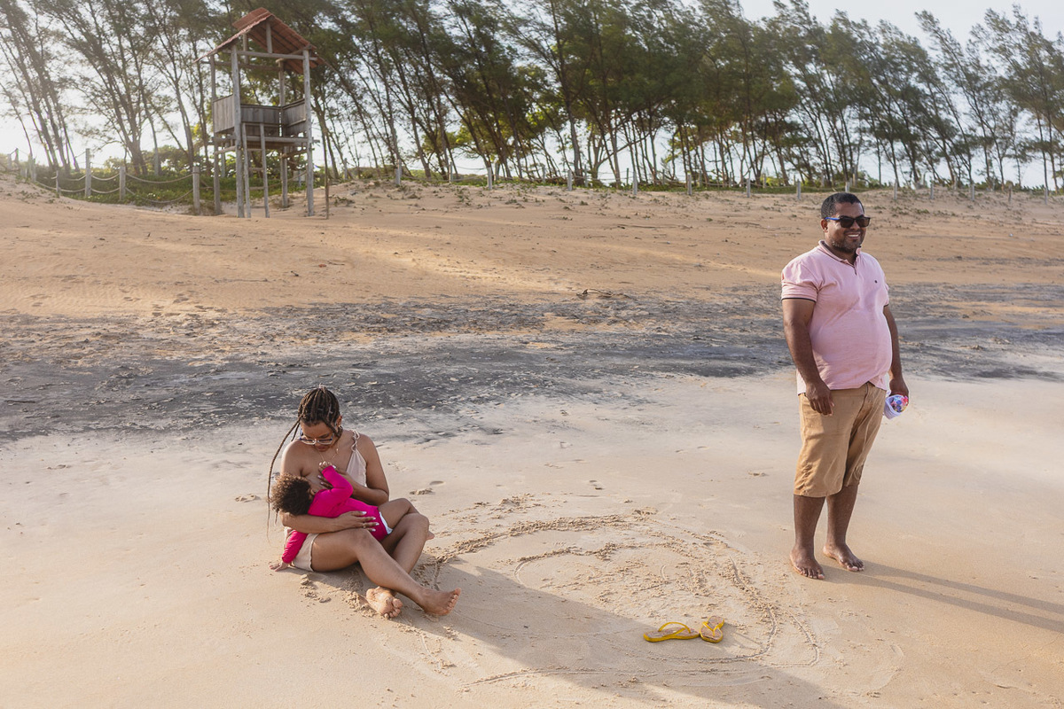 acompanhamento de bebê, abraço na alma, alan smyth fotografo são mateus es, ensaio de bebê, ensaio em casa, ensaio intimista, fotografia afetiva, fotografia de familia,  fotografia de familia sao mateus es, pais de menina, jornada de bebê, ensaio de 1 ano