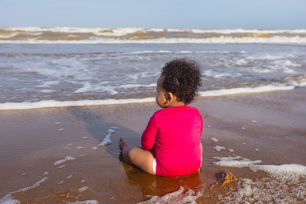 acompanhamento de bebê, abraço na alma, alan smyth fotografo são mateus es, ensaio de bebê, ensaio em casa, ensaio intimista, fotografia afetiva, fotografia de familia,  fotografia de familia sao mateus es, pais de menina, jornada de bebê, ensaio de 1 ano