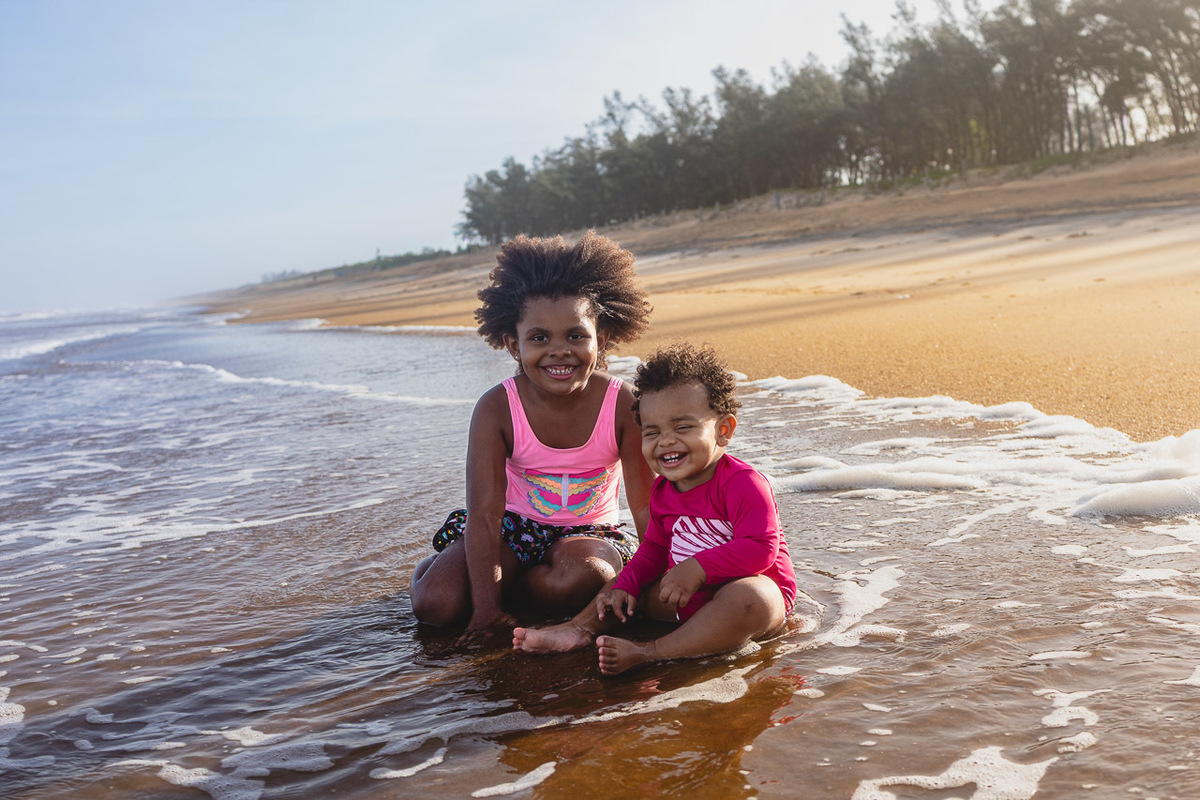 acompanhamento de bebê, abraço na alma, alan smyth fotografo são mateus es, ensaio de bebê, ensaio em casa, ensaio intimista, fotografia afetiva, fotografia de familia,  fotografia de familia sao mateus es, pais de menina, jornada de bebê, ensaio de 1 ano