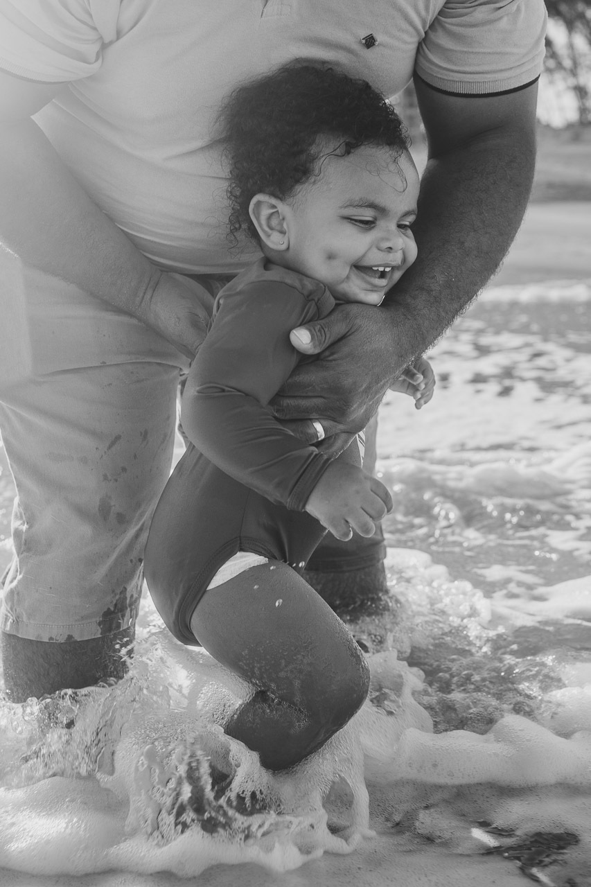 acompanhamento de bebê, abraço na alma, alan smyth fotografo são mateus es, ensaio de bebê, ensaio em casa, ensaio intimista, fotografia afetiva, fotografia de familia,  fotografia de familia sao mateus es, pais de menina, jornada de bebê, ensaio de 1 ano