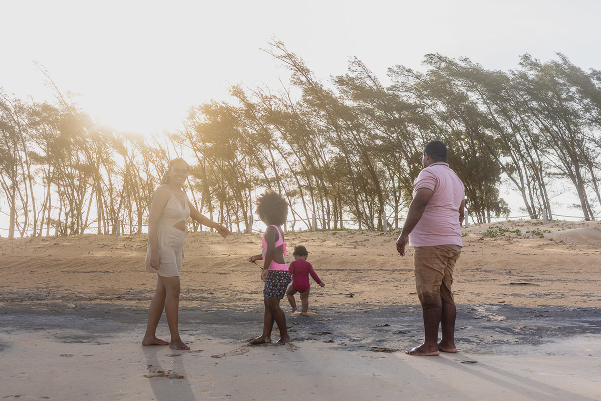 acompanhamento de bebê, abraço na alma, alan smyth fotografo são mateus es, ensaio de bebê, ensaio em casa, ensaio intimista, fotografia afetiva, fotografia de familia,  fotografia de familia sao mateus es, pais de menina, jornada de bebê, ensaio de 1 ano