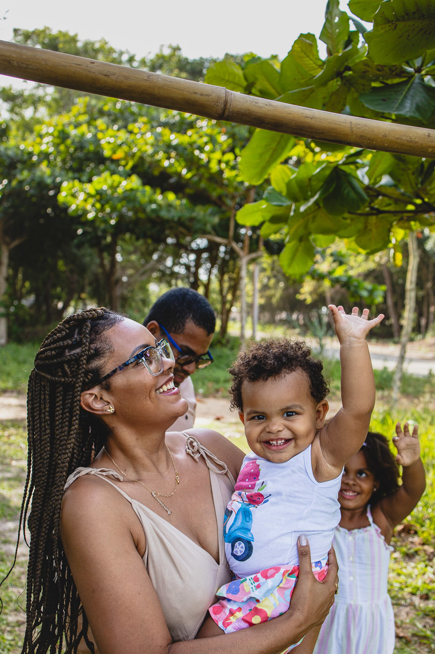 acompanhamento de bebê, abraço na alma, alan smyth fotografo são mateus es, ensaio de bebê, ensaio em casa, ensaio intimista, fotografia afetiva, fotografia de familia,  fotografia de familia sao mateus es, pais de menina, jornada de bebê, ensaio de 1 ano