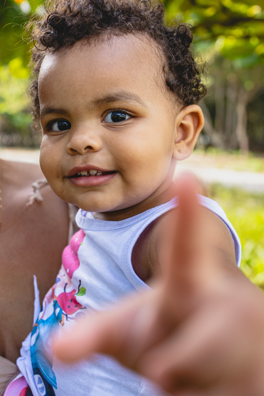 acompanhamento de bebê, abraço na alma, alan smyth fotografo são mateus es, ensaio de bebê, ensaio em casa, ensaio intimista, fotografia afetiva, fotografia de familia,  fotografia de familia sao mateus es, pais de menina, jornada de bebê, ensaio de 1 ano