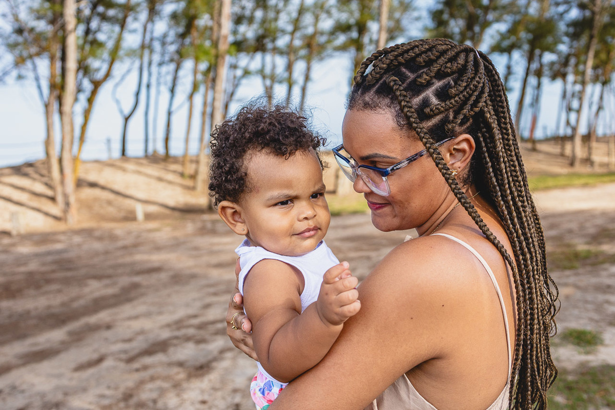 acompanhamento de bebê, abraço na alma, alan smyth fotografo são mateus es, ensaio de bebê, ensaio em casa, ensaio intimista, fotografia afetiva, fotografia de familia,  fotografia de familia sao mateus es, pais de menina, jornada de bebê, ensaio de 1 ano