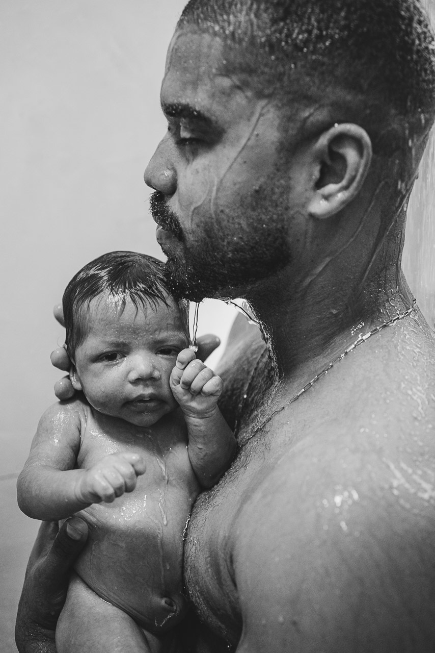 natural newborn, fotografo newborn, newborn, abraço na alma, alan smyth fotografo são mateus es, ensaio nerborn, ensaio em casa, ensaio intimista, fotografia afetiva, fotografia de familia, fotografia de recem nascido, fotografia de familia sao mateus es