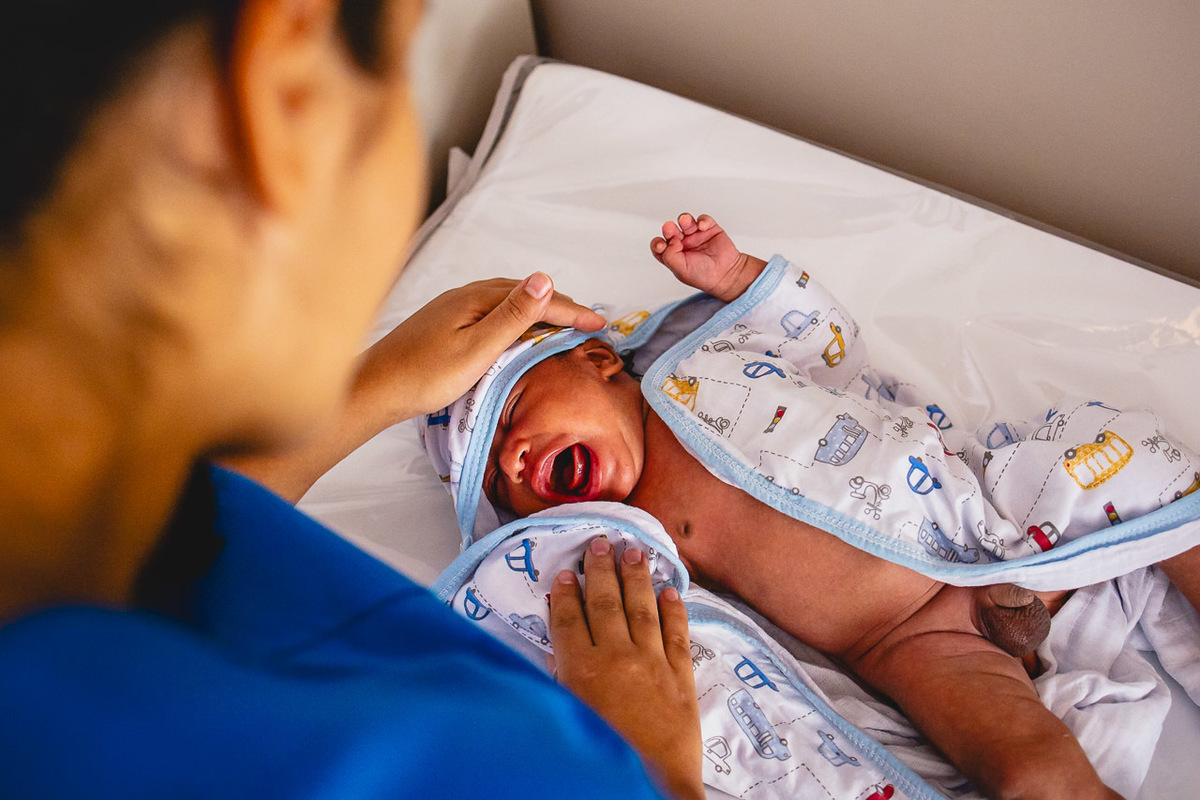 natural newborn, fotografo newborn, newborn, abraço na alma, alan smyth fotografo são mateus es, ensaio nerborn, ensaio em casa, ensaio intimista, fotografia afetiva, fotografia de familia, fotografia de recem nascido, fotografia de familia sao mateus es