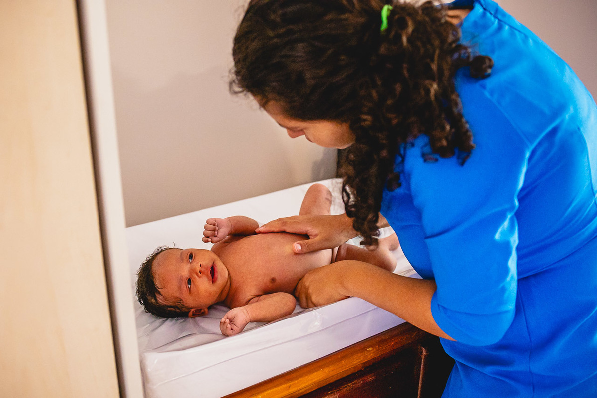 natural newborn, fotografo newborn, newborn, abraço na alma, alan smyth fotografo são mateus es, ensaio nerborn, ensaio em casa, ensaio intimista, fotografia afetiva, fotografia de familia, fotografia de recem nascido, fotografia de familia sao mateus es