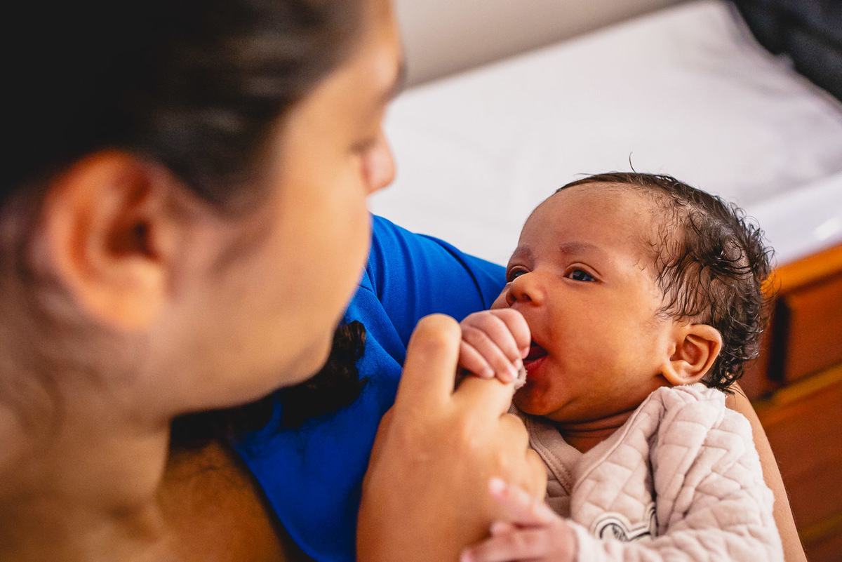 natural newborn, fotografo newborn, newborn, abraço na alma, alan smyth fotografo são mateus es, ensaio nerborn, ensaio em casa, ensaio intimista, fotografia afetiva, fotografia de familia, fotografia de recem nascido, fotografia de familia sao mateus es