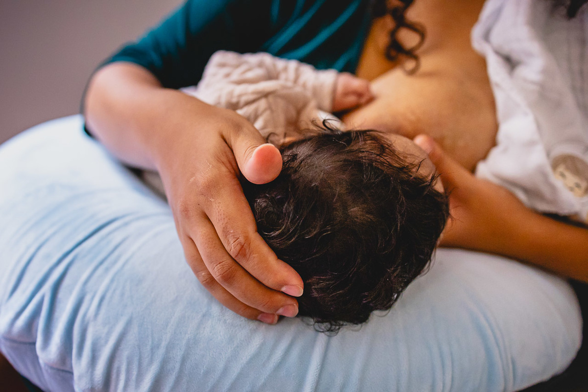 natural newborn, fotografo newborn, newborn, abraço na alma, alan smyth fotografo são mateus es, ensaio nerborn, ensaio em casa, ensaio intimista, fotografia afetiva, fotografia de familia, fotografia de recem nascido, fotografia de familia sao mateus es