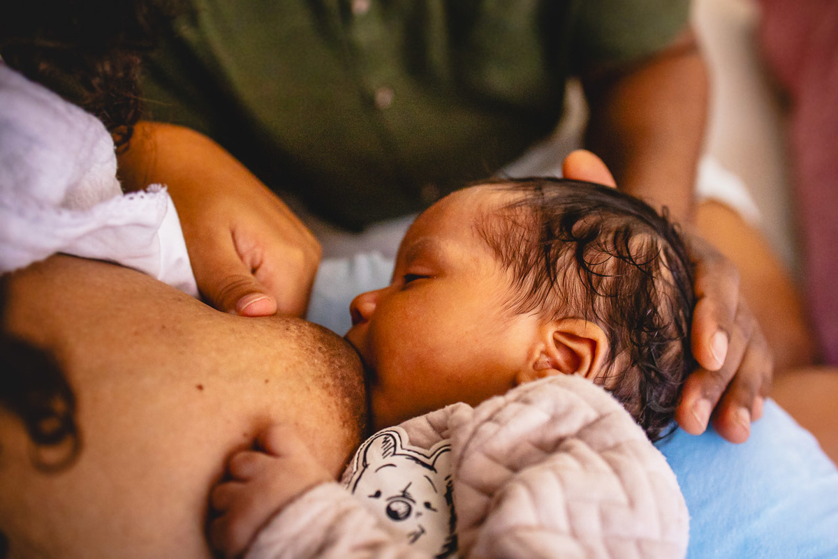 natural newborn, fotografo newborn, newborn, abraço na alma, alan smyth fotografo são mateus es, ensaio nerborn, ensaio em casa, ensaio intimista, fotografia afetiva, fotografia de familia, fotografia de recem nascido, fotografia de familia sao mateus es