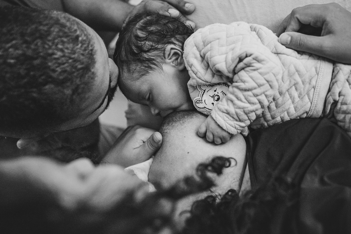 natural newborn, fotografo newborn, newborn, abraço na alma, alan smyth fotografo são mateus es, ensaio nerborn, ensaio em casa, ensaio intimista, fotografia afetiva, fotografia de familia, fotografia de recem nascido, fotografia de familia sao mateus es