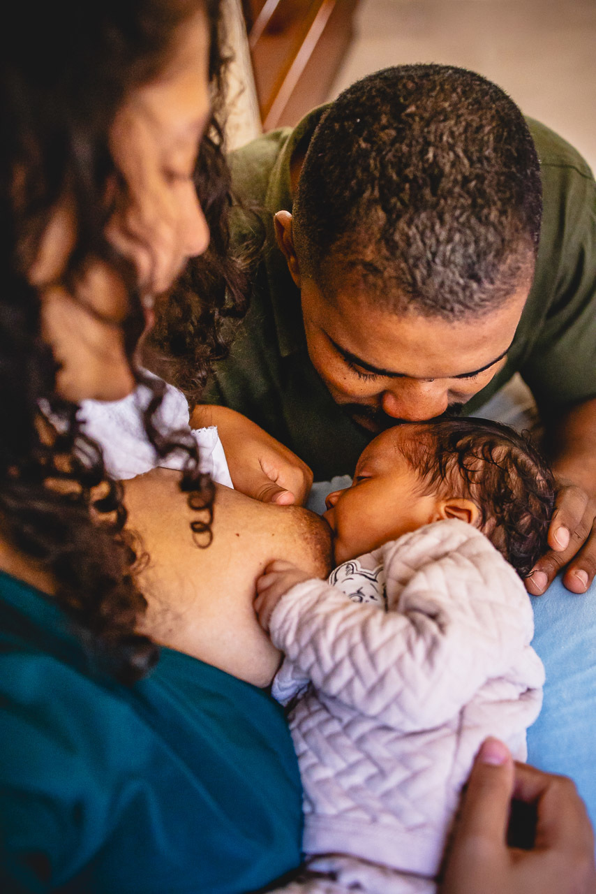 natural newborn, fotografo newborn, newborn, abraço na alma, alan smyth fotografo são mateus es, ensaio nerborn, ensaio em casa, ensaio intimista, fotografia afetiva, fotografia de familia, fotografia de recem nascido, fotografia de familia sao mateus es