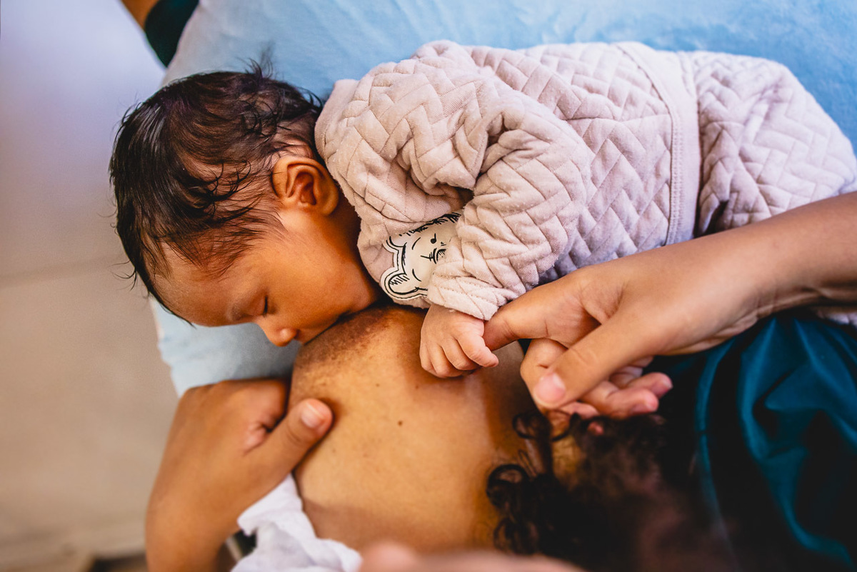 natural newborn, fotografo newborn, newborn, abraço na alma, alan smyth fotografo são mateus es, ensaio nerborn, ensaio em casa, ensaio intimista, fotografia afetiva, fotografia de familia, fotografia de recem nascido, fotografia de familia sao mateus es