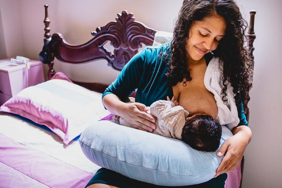 natural newborn, fotografo newborn, newborn, abraço na alma, alan smyth fotografo são mateus es, ensaio nerborn, ensaio em casa, ensaio intimista, fotografia afetiva, fotografia de familia, fotografia de recem nascido, fotografia de familia sao mateus es