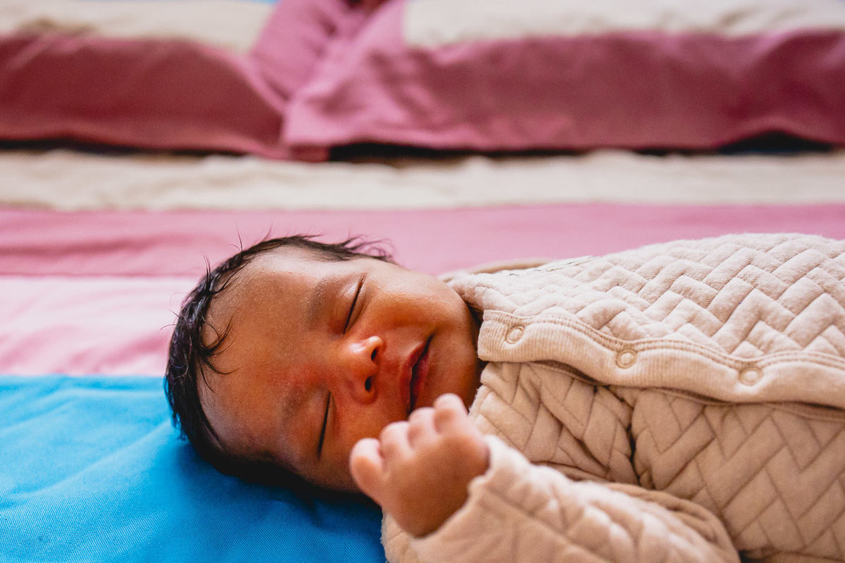 natural newborn, fotografo newborn, newborn, abraço na alma, alan smyth fotografo são mateus es, ensaio nerborn, ensaio em casa, ensaio intimista, fotografia afetiva, fotografia de familia, fotografia de recem nascido, fotografia de familia sao mateus es