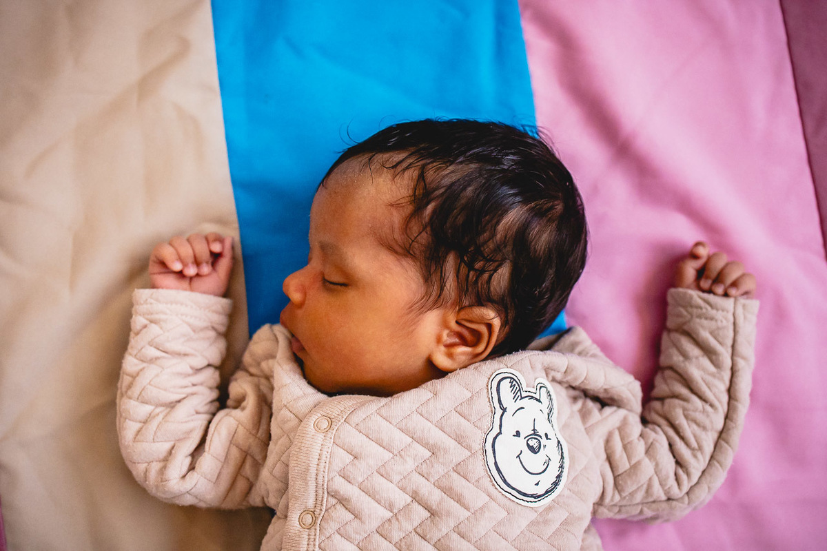 natural newborn, fotografo newborn, newborn, abraço na alma, alan smyth fotografo são mateus es, ensaio nerborn, ensaio em casa, ensaio intimista, fotografia afetiva, fotografia de familia, fotografia de recem nascido, fotografia de familia sao mateus es