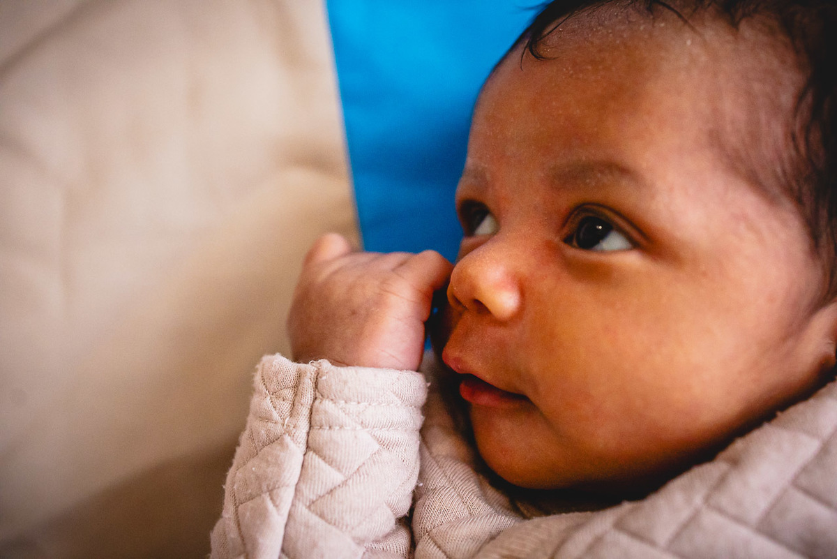 natural newborn, fotografo newborn, newborn, abraço na alma, alan smyth fotografo são mateus es, ensaio nerborn, ensaio em casa, ensaio intimista, fotografia afetiva, fotografia de familia, fotografia de recem nascido, fotografia de familia sao mateus es