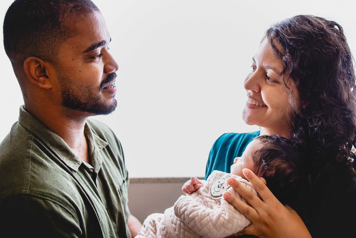 natural newborn, fotografo newborn, newborn, abraço na alma, alan smyth fotografo são mateus es, ensaio nerborn, ensaio em casa, ensaio intimista, fotografia afetiva, fotografia de familia, fotografia de recem nascido, fotografia de familia sao mateus es