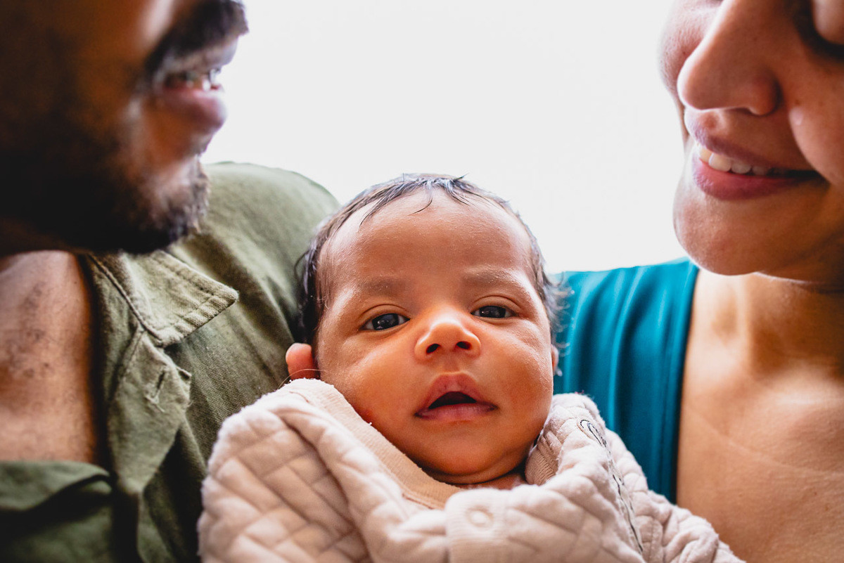 natural newborn, fotografo newborn, newborn, abraço na alma, alan smyth fotografo são mateus es, ensaio nerborn, ensaio em casa, ensaio intimista, fotografia afetiva, fotografia de familia, fotografia de recem nascido, fotografia de familia sao mateus es