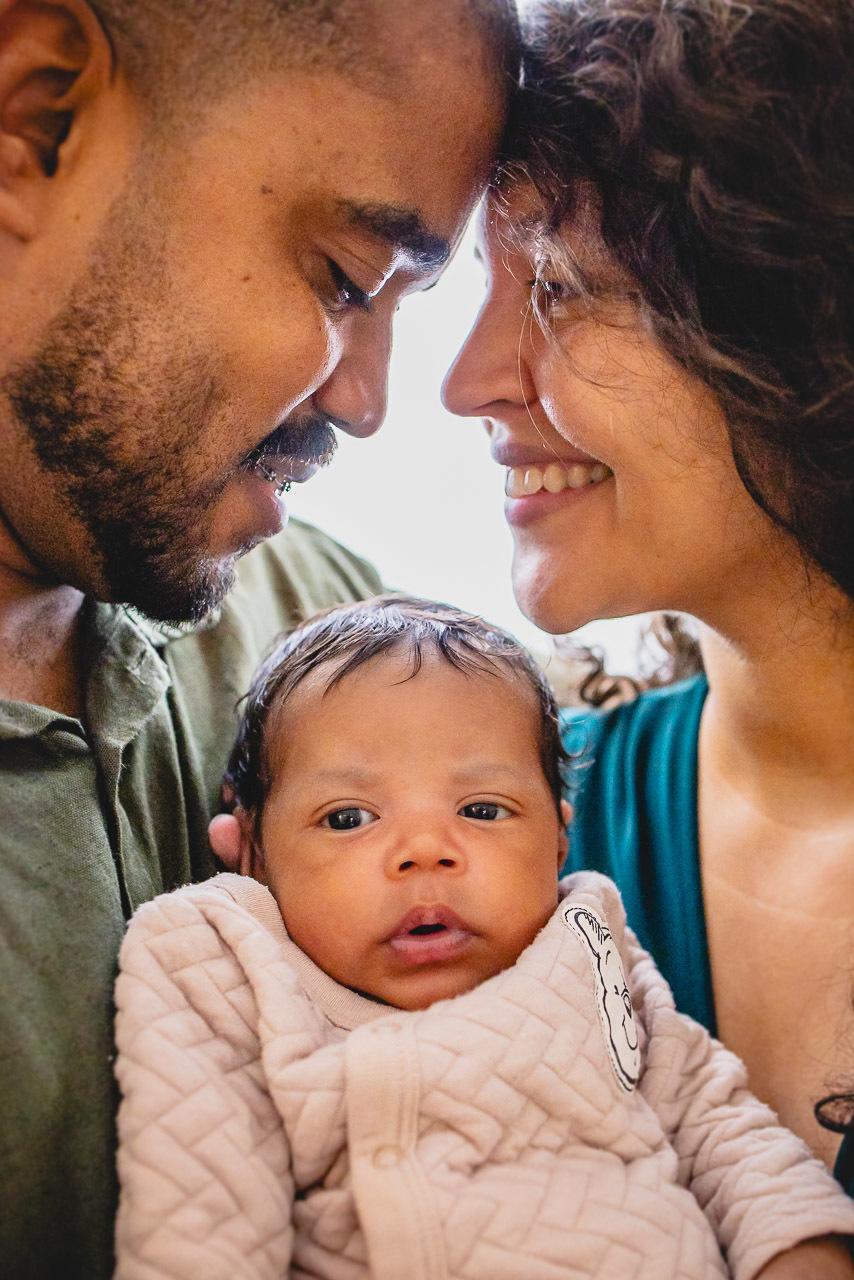 natural newborn, fotografo newborn, newborn, abraço na alma, alan smyth fotografo são mateus es, ensaio nerborn, ensaio em casa, ensaio intimista, fotografia afetiva, fotografia de familia, fotografia de recem nascido, fotografia de familia sao mateus es