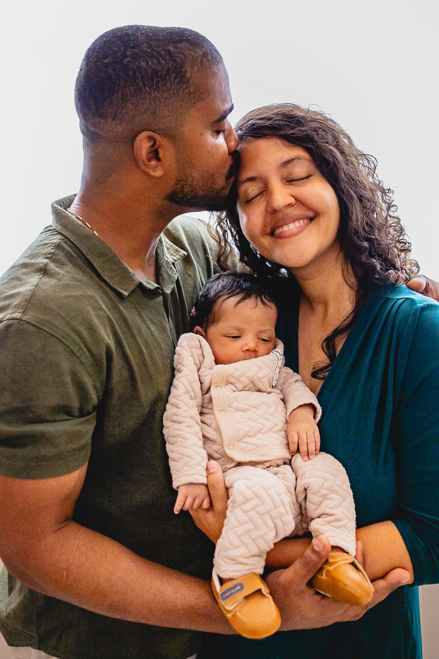 natural newborn, fotografo newborn, newborn, abraço na alma, alan smyth fotografo são mateus es, ensaio nerborn, ensaio em casa, ensaio intimista, fotografia afetiva, fotografia de familia, fotografia de recem nascido, fotografia de familia sao mateus es