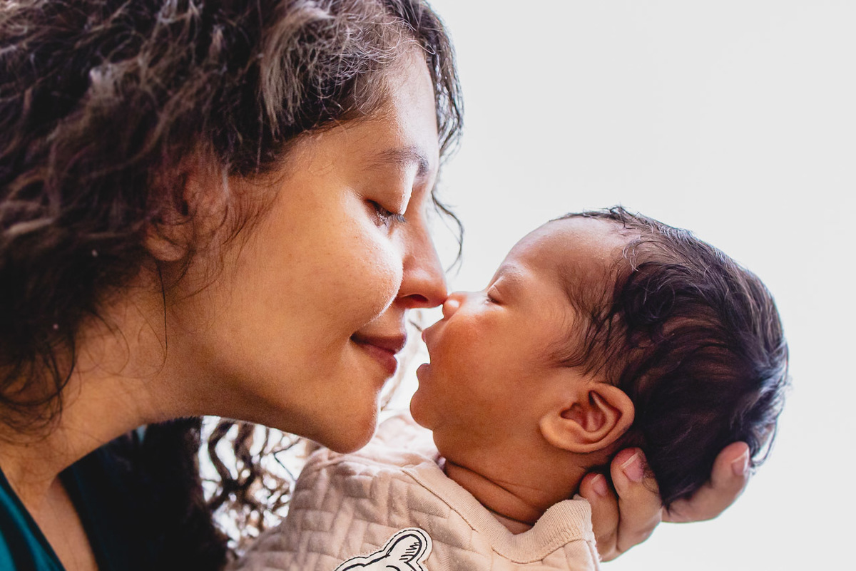 natural newborn, fotografo newborn, newborn, abraço na alma, alan smyth fotografo são mateus es, ensaio nerborn, ensaio em casa, ensaio intimista, fotografia afetiva, fotografia de familia, fotografia de recem nascido, fotografia de familia sao mateus es
