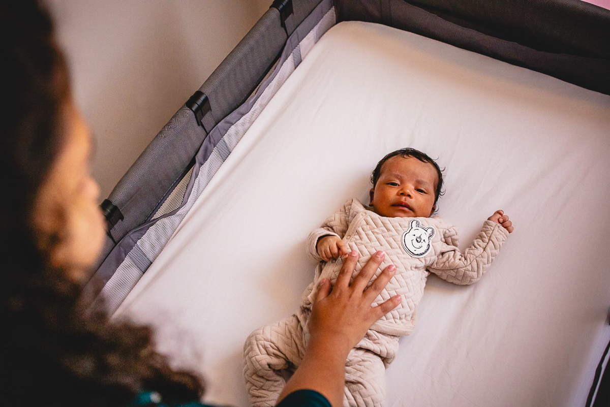 natural newborn, fotografo newborn, newborn, abraço na alma, alan smyth fotografo são mateus es, ensaio nerborn, ensaio em casa, ensaio intimista, fotografia afetiva, fotografia de familia, fotografia de recem nascido, fotografia de familia sao mateus es