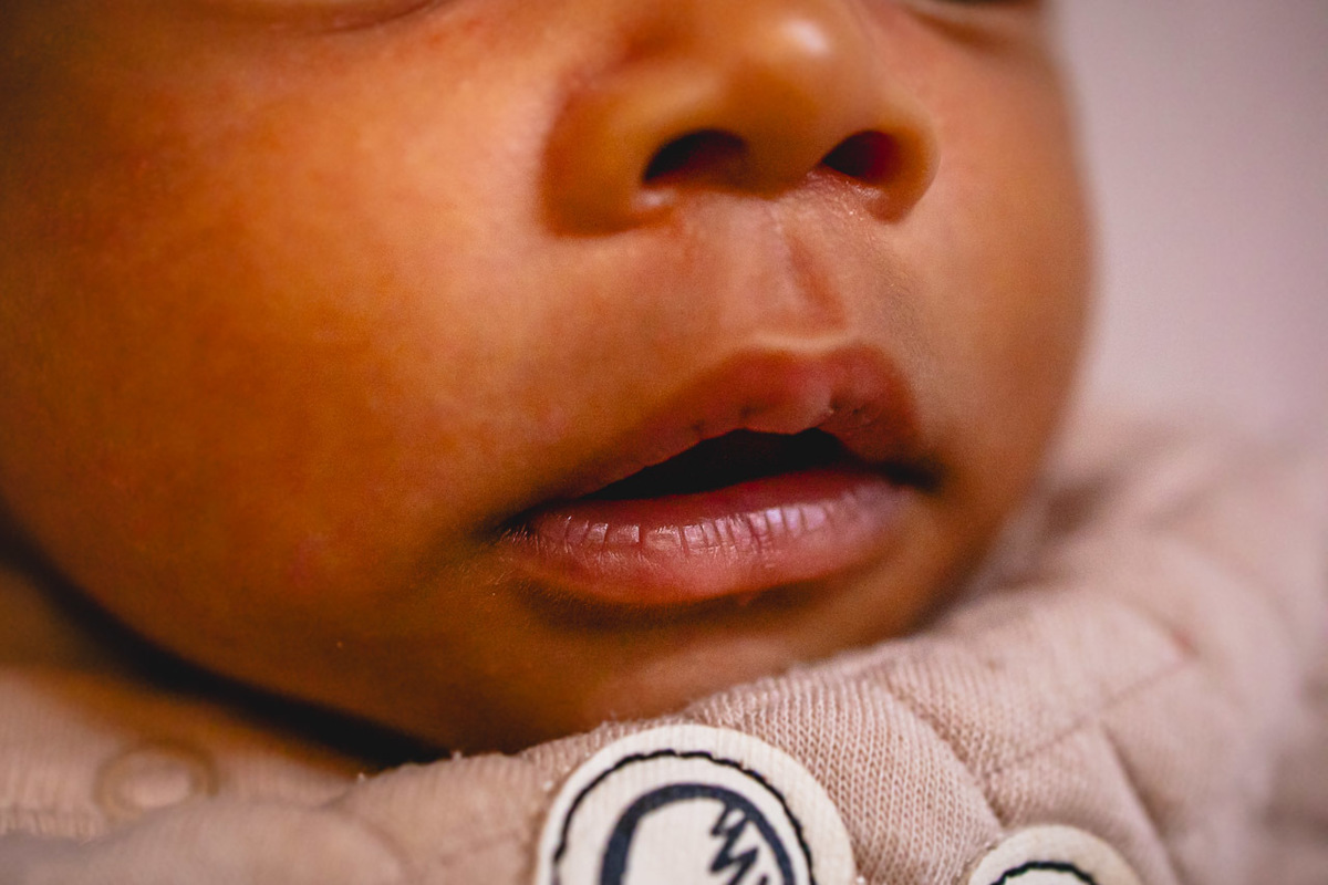 natural newborn, fotografo newborn, newborn, abraço na alma, alan smyth fotografo são mateus es, ensaio nerborn, ensaio em casa, ensaio intimista, fotografia afetiva, fotografia de familia, fotografia de recem nascido, fotografia de familia sao mateus es