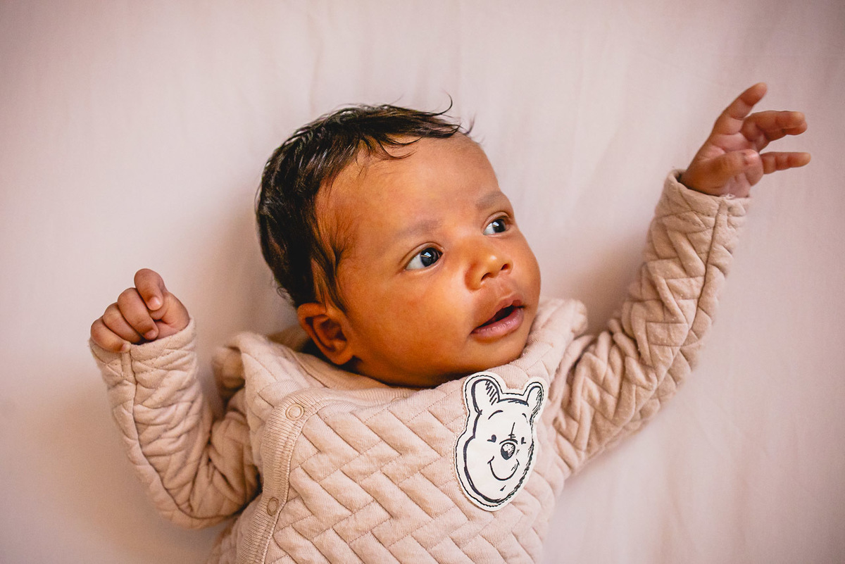 natural newborn, fotografo newborn, newborn, abraço na alma, alan smyth fotografo são mateus es, ensaio nerborn, ensaio em casa, ensaio intimista, fotografia afetiva, fotografia de familia, fotografia de recem nascido, fotografia de familia sao mateus es