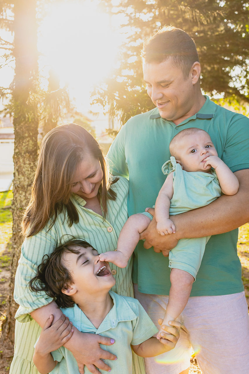 acompanhamento de bebê, abraço na alma, alan smyth fotografo são mateus es, ensaio de bebê, ensaio intimista, fotografia afetiva, fotografia de familia,  fotografia de familia sao mateus es, pais de menino, jornada de bebê, ensaio de 4 meses, bebê