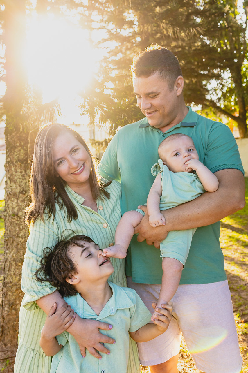 acompanhamento de bebê, abraço na alma, alan smyth fotografo são mateus es, ensaio de bebê, ensaio intimista, fotografia afetiva, fotografia de familia,  fotografia de familia sao mateus es, pais de menino, jornada de bebê, ensaio de 4 meses, bebê