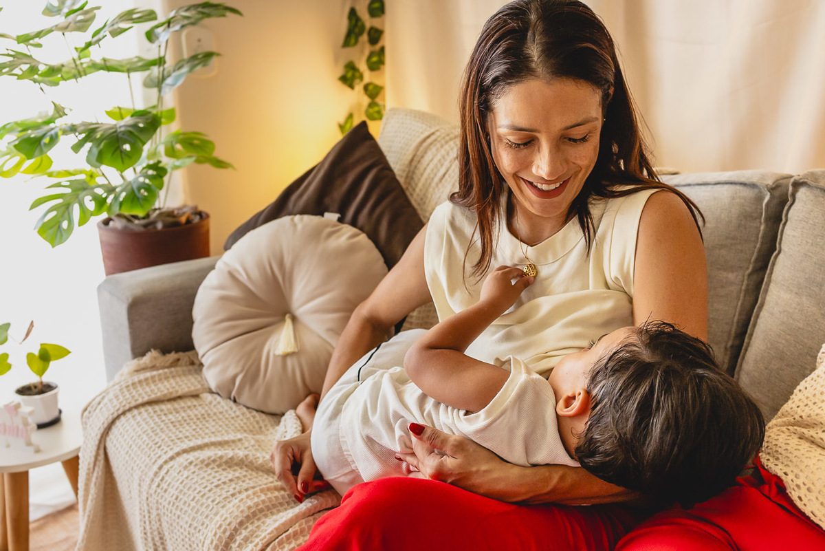 ensaio de dia das das mães  em são mateus es, especial abraço de mãe em são mateus, fotógrafo de família em são mateus es, sessão de fotos de dia das mães guriri, ensaio dia das mães afetivo são mateus, cenario de dia das maes, retrato de dia das mães 