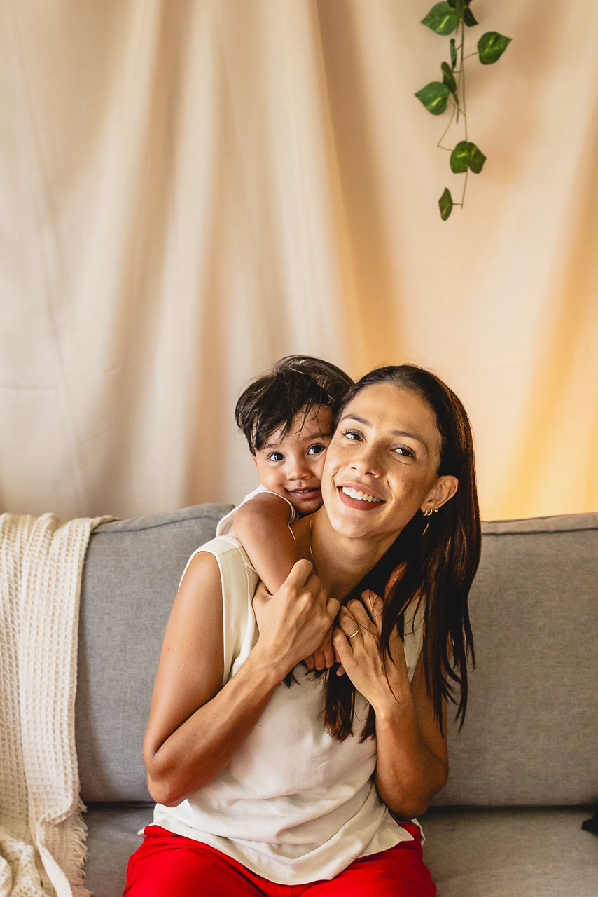 ensaio de dia das das mães  em são mateus es, especial abraço de mãe em são mateus, fotógrafo de família em são mateus es, sessão de fotos de dia das mães guriri, ensaio dia das mães afetivo são mateus, cenario de dia das maes, retrato de dia das mães 