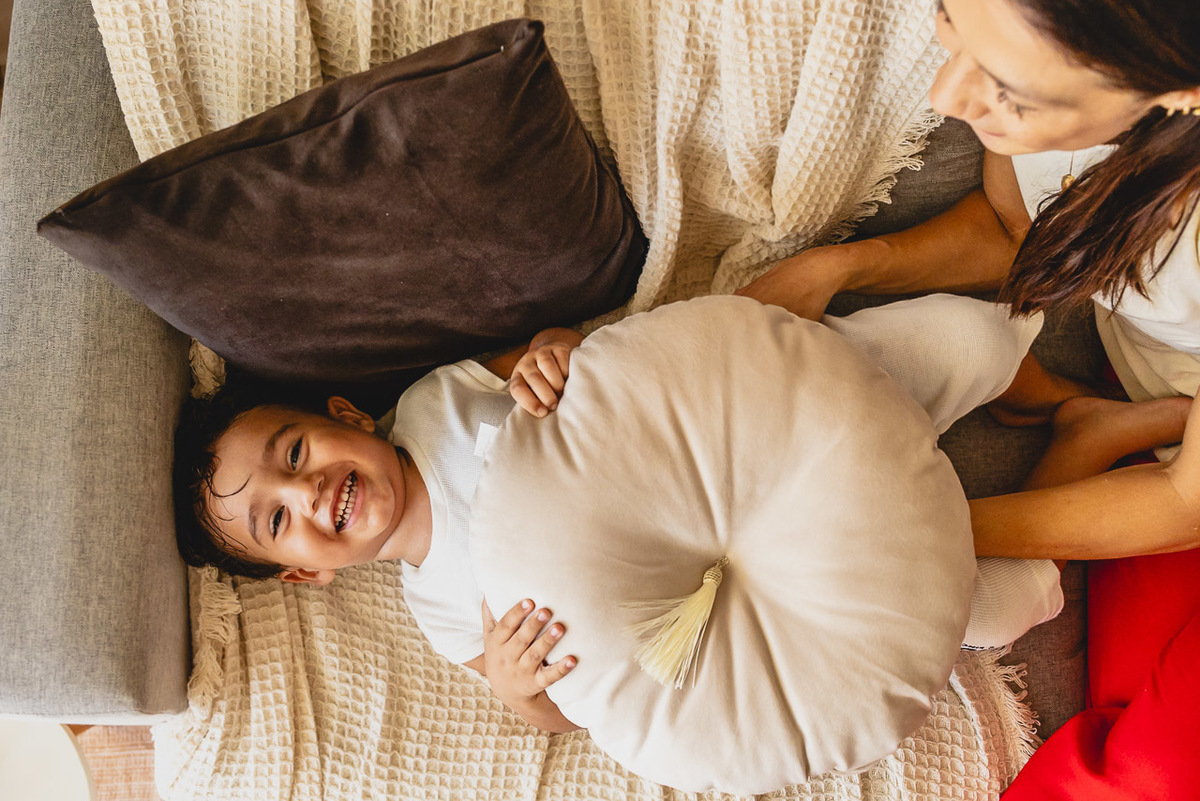 ensaio de dia das das mães  em são mateus es, especial abraço de mãe em são mateus, fotógrafo de família em são mateus es, sessão de fotos de dia das mães guriri, ensaio dia das mães afetivo são mateus, cenario de dia das maes, retrato de dia das mães 