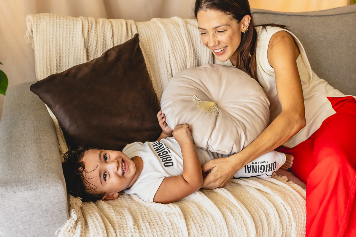 ensaio de dia das das mães  em são mateus es, especial abraço de mãe em são mateus, fotógrafo de família em são mateus es, sessão de fotos de dia das mães guriri, ensaio dia das mães afetivo são mateus, cenario de dia das maes, retrato de dia das mães 
