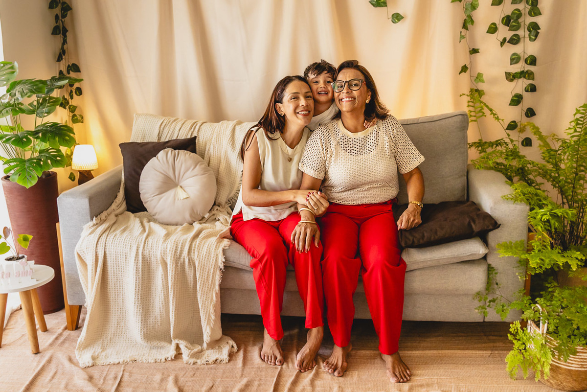 ensaio de dia das das mães  em são mateus es, especial abraço de mãe em são mateus, fotógrafo de família em são mateus es, sessão de fotos de dia das mães guriri, ensaio dia das mães afetivo são mateus, cenario de dia das maes, retrato de dia das mães 