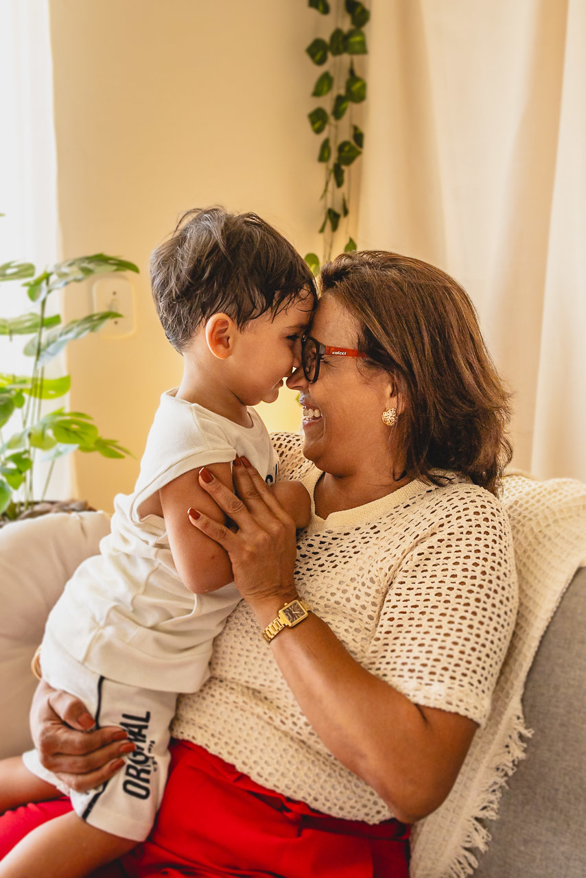 ensaio de dia das das mães  em são mateus es, especial abraço de mãe em são mateus, fotógrafo de família em são mateus es, sessão de fotos de dia das mães guriri, ensaio dia das mães afetivo são mateus, cenario de dia das maes, retrato de dia das mães 