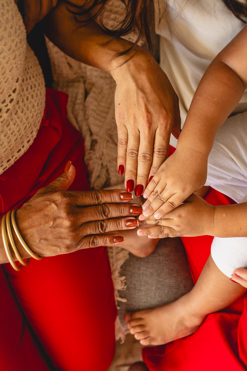 ensaio de dia das das mães  em são mateus es, especial abraço de mãe em são mateus, fotógrafo de família em são mateus es, sessão de fotos de dia das mães guriri, ensaio dia das mães afetivo são mateus, cenario de dia das maes, retrato de dia das mães 