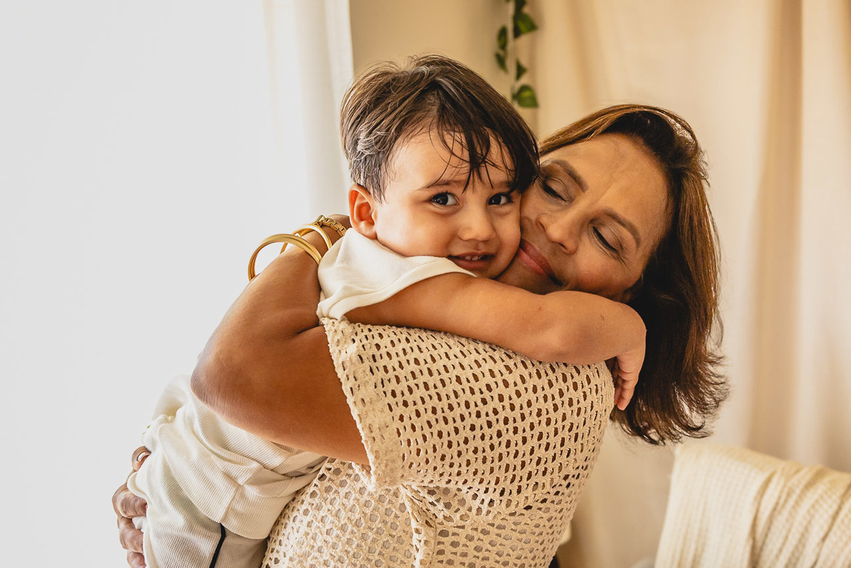 ensaio de dia das das mães  em são mateus es, especial abraço de mãe em são mateus, fotógrafo de família em são mateus es, sessão de fotos de dia das mães guriri, ensaio dia das mães afetivo são mateus, cenario de dia das maes, retrato de dia das mães 