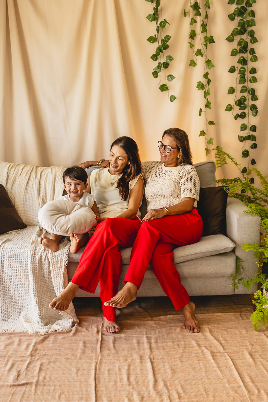 ensaio de dia das das mães  em são mateus es, especial abraço de mãe em são mateus, fotógrafo de família em são mateus es, sessão de fotos de dia das mães guriri, ensaio dia das mães afetivo são mateus, cenario de dia das maes, retrato de dia das mães 
