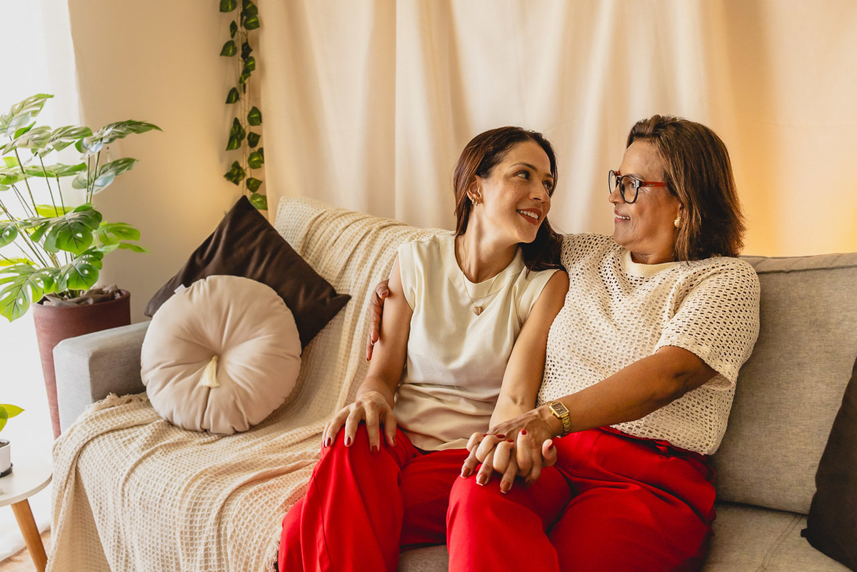 ensaio de dia das das mães  em são mateus es, especial abraço de mãe em são mateus, fotógrafo de família em são mateus es, sessão de fotos de dia das mães guriri, ensaio dia das mães afetivo são mateus, cenario de dia das maes, retrato de dia das mães 