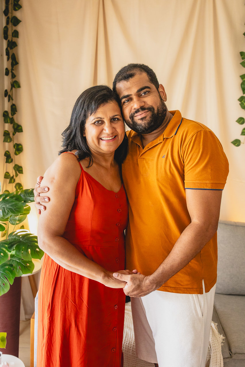 ensaio de dia das das mães  em são mateus es, especial abraço de mãe em são mateus, fotógrafo de família em são mateus es, sessão de fotos de dia das mães guriri, ensaio dia das mães afetivo são mateus, cenario de dia das maes, retrato de dia das mães 