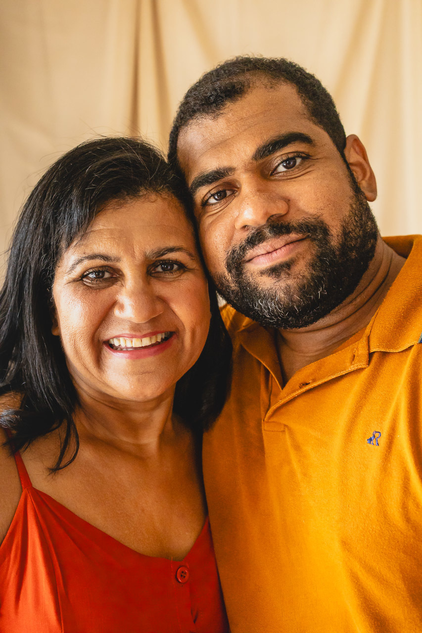 ensaio de dia das das mães  em são mateus es, especial abraço de mãe em são mateus, fotógrafo de família em são mateus es, sessão de fotos de dia das mães guriri, ensaio dia das mães afetivo são mateus, cenario de dia das maes, retrato de dia das mães 