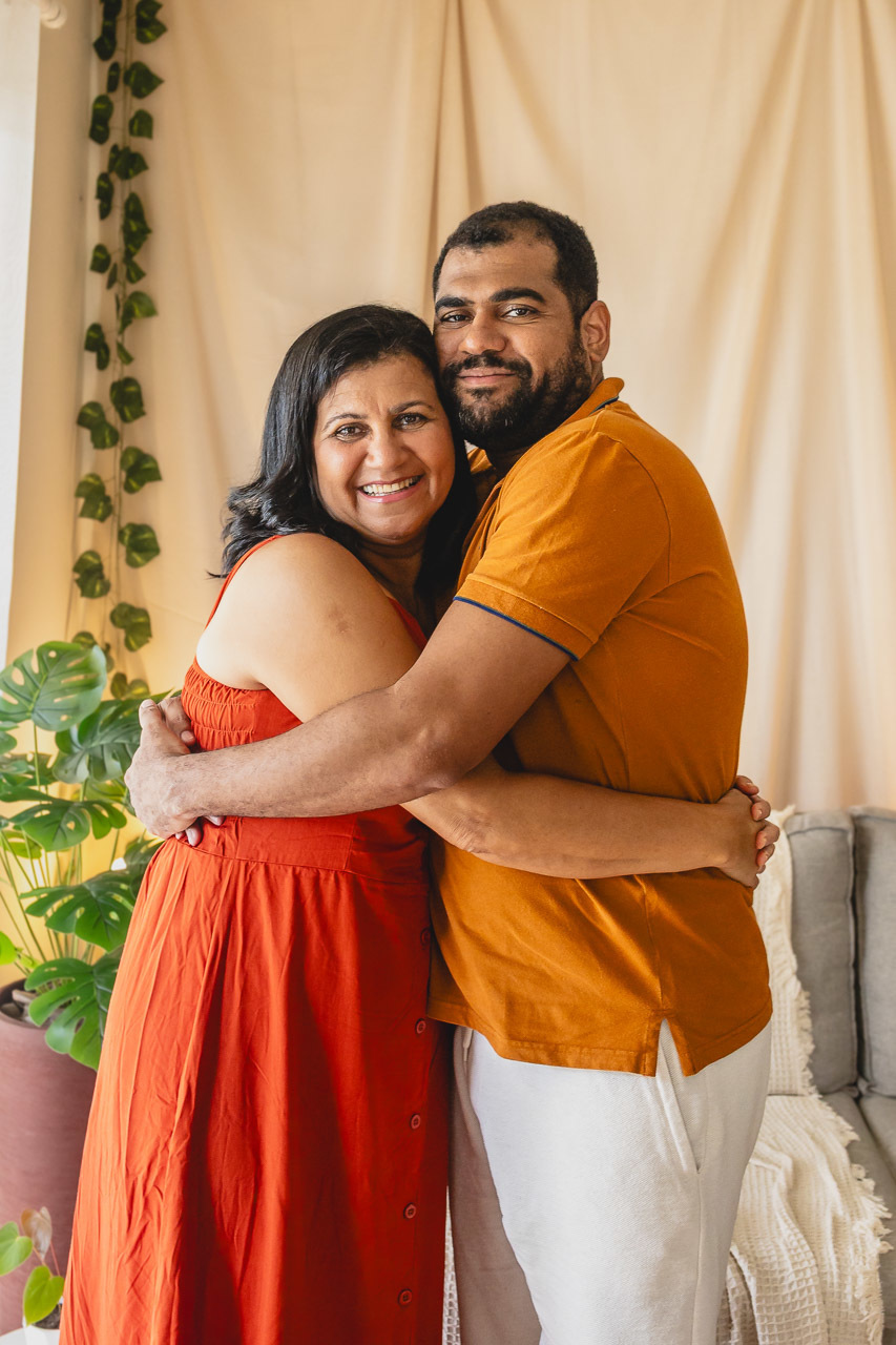 ensaio de dia das das mães  em são mateus es, especial abraço de mãe em são mateus, fotógrafo de família em são mateus es, sessão de fotos de dia das mães guriri, ensaio dia das mães afetivo são mateus, cenario de dia das maes, retrato de dia das mães 