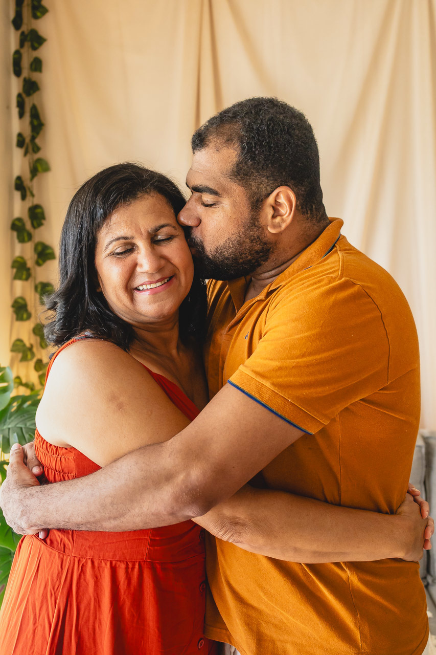 ensaio de dia das das mães  em são mateus es, especial abraço de mãe em são mateus, fotógrafo de família em são mateus es, sessão de fotos de dia das mães guriri, ensaio dia das mães afetivo são mateus, cenario de dia das maes, retrato de dia das mães 