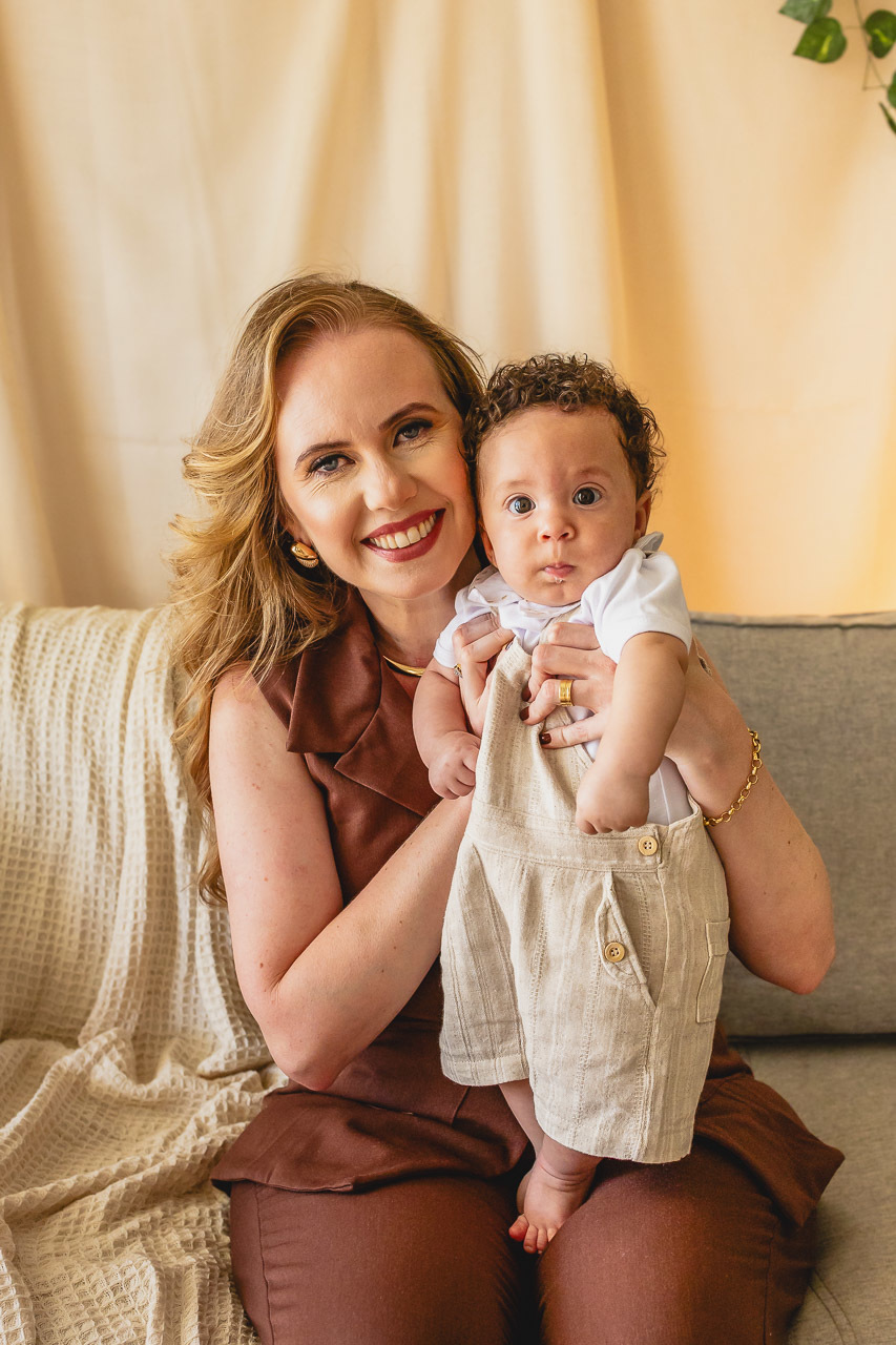 ensaio de dia das das mães  em são mateus es, especial abraço de mãe em são mateus, fotógrafo de família em são mateus es, sessão de fotos de dia das mães guriri, ensaio dia das mães afetivo são mateus, cenario de dia das maes, retrato de dia das mães 