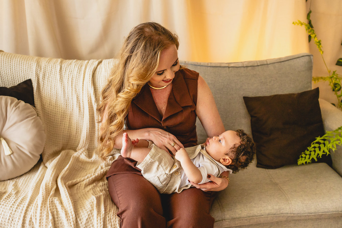 ensaio de dia das das mães  em são mateus es, especial abraço de mãe em são mateus, fotógrafo de família em são mateus es, sessão de fotos de dia das mães guriri, ensaio dia das mães afetivo são mateus, cenario de dia das maes, retrato de dia das mães 