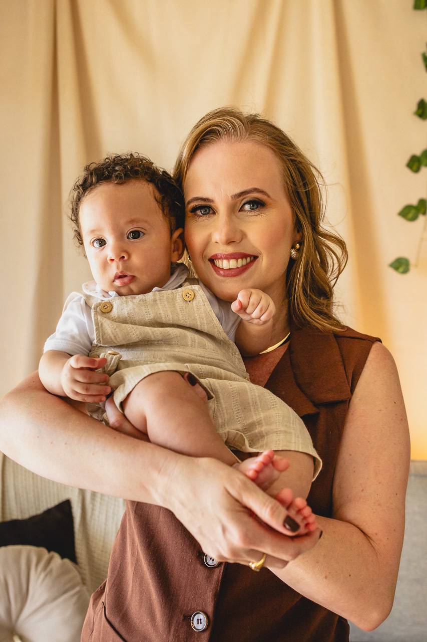 ensaio de dia das das mães  em são mateus es, especial abraço de mãe em são mateus, fotógrafo de família em são mateus es, sessão de fotos de dia das mães guriri, ensaio dia das mães afetivo são mateus, cenario de dia das maes, retrato de dia das mães 